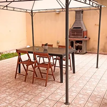 Domumontegrappa - Indipendente Con Giardino -