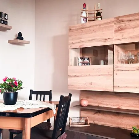 Domumontegrappa - Indipendente Con Giardino - Διαμέρισμα