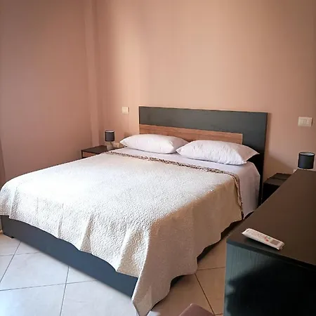 아파트 Domumontegrappa - Indipendente Con Giardino -